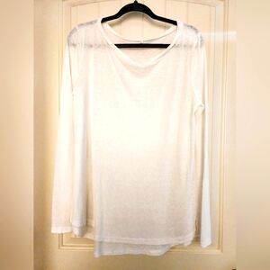 Boutique White Long Sleeve,lightweight,top. Sz xl.. Fits LARGE